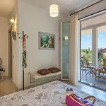 Appartement Beautiful In Tavullia